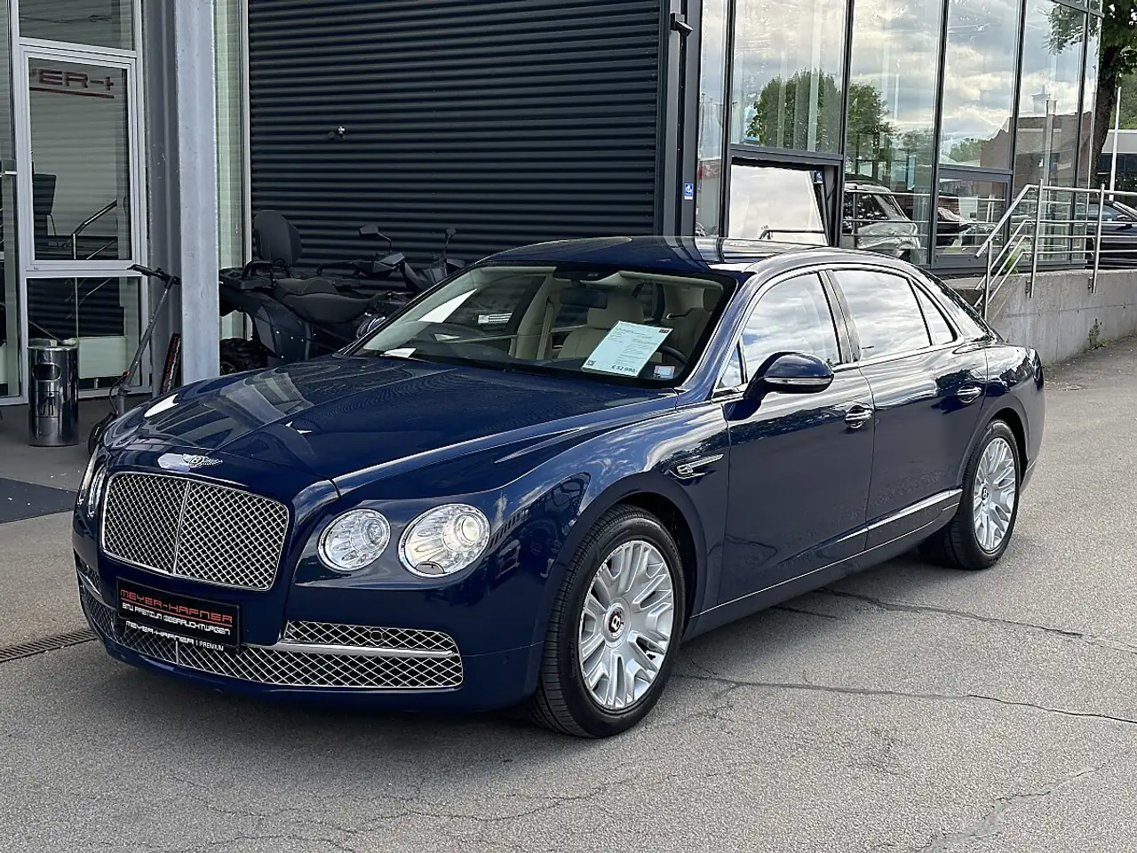 Bentley Flying Spur Continental GT Flying Spur V8, durchgehend bei ...