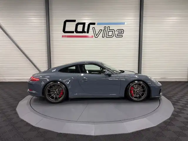 Porsche 991 view 3