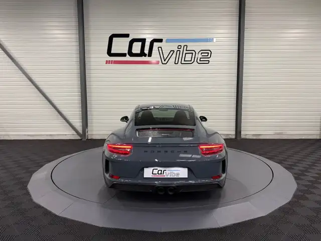 Porsche 991 view 5
