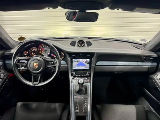 Porsche 991 view 2