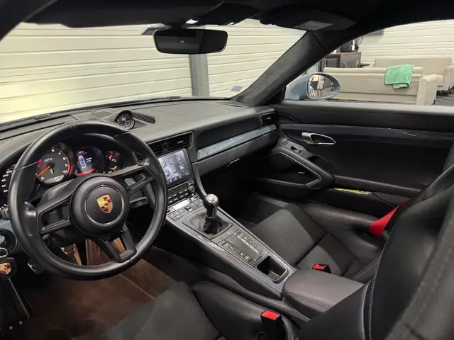 Porsche 991 view 11