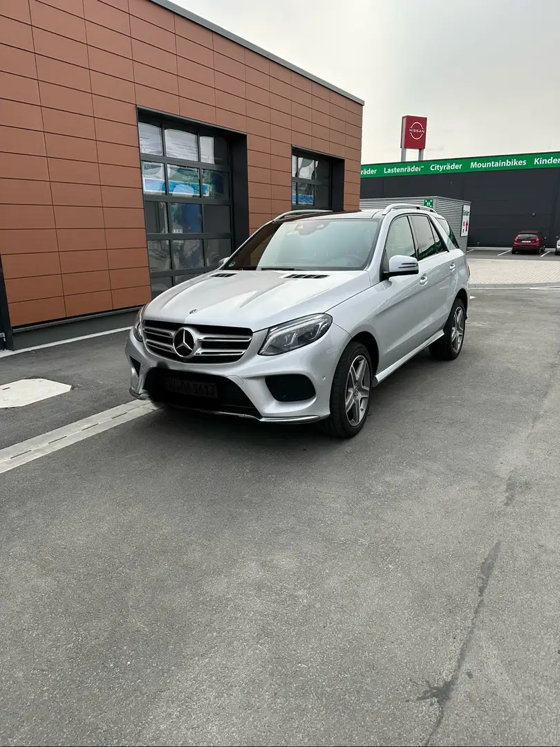 Mercedes-Benz GLE 350 d 4Matic 9G-TRONIC AMG Line Silber - 1