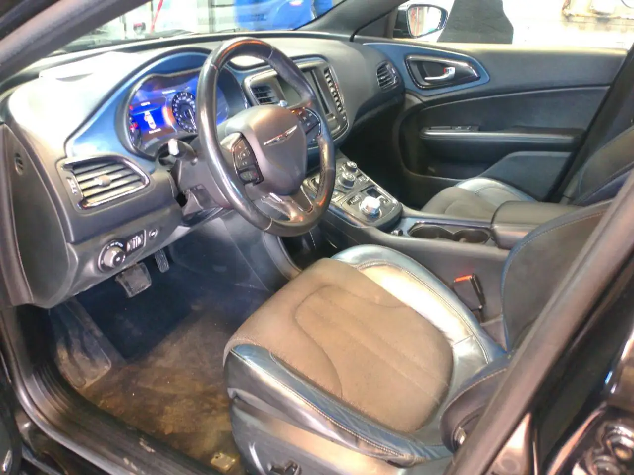 Chrysler 200 снимка Chrysler 200