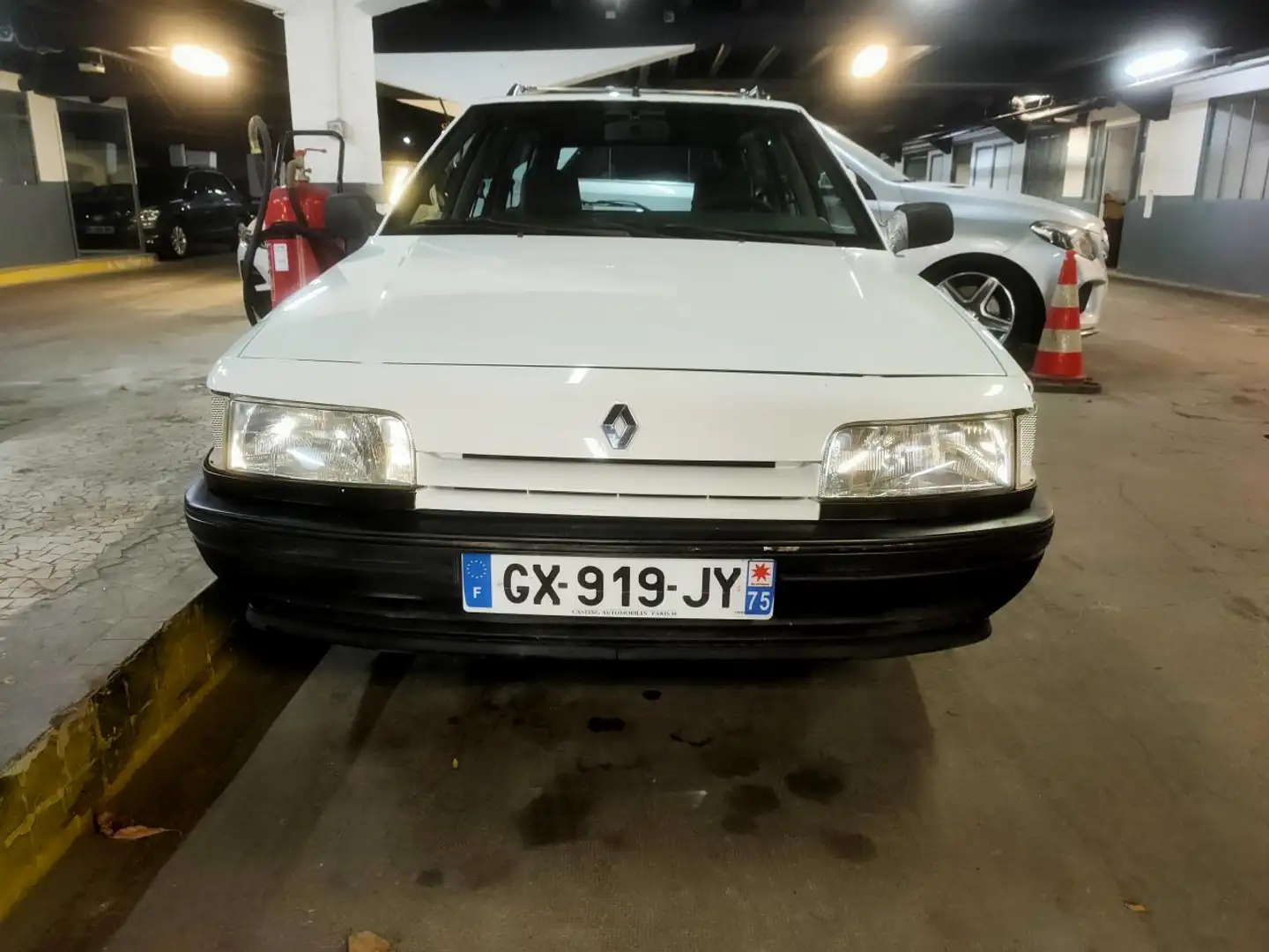 Renault R 21 Nevada 2.1 D NEVADA BREAK GTD à professionnels Schwarz - 1