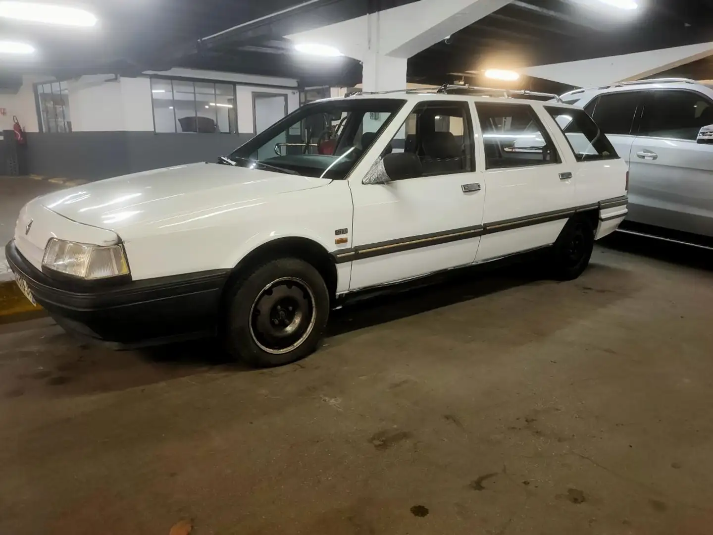 Renault R 21 Nevada 2.1 D NEVADA BREAK GTD à professionnels Schwarz - 2