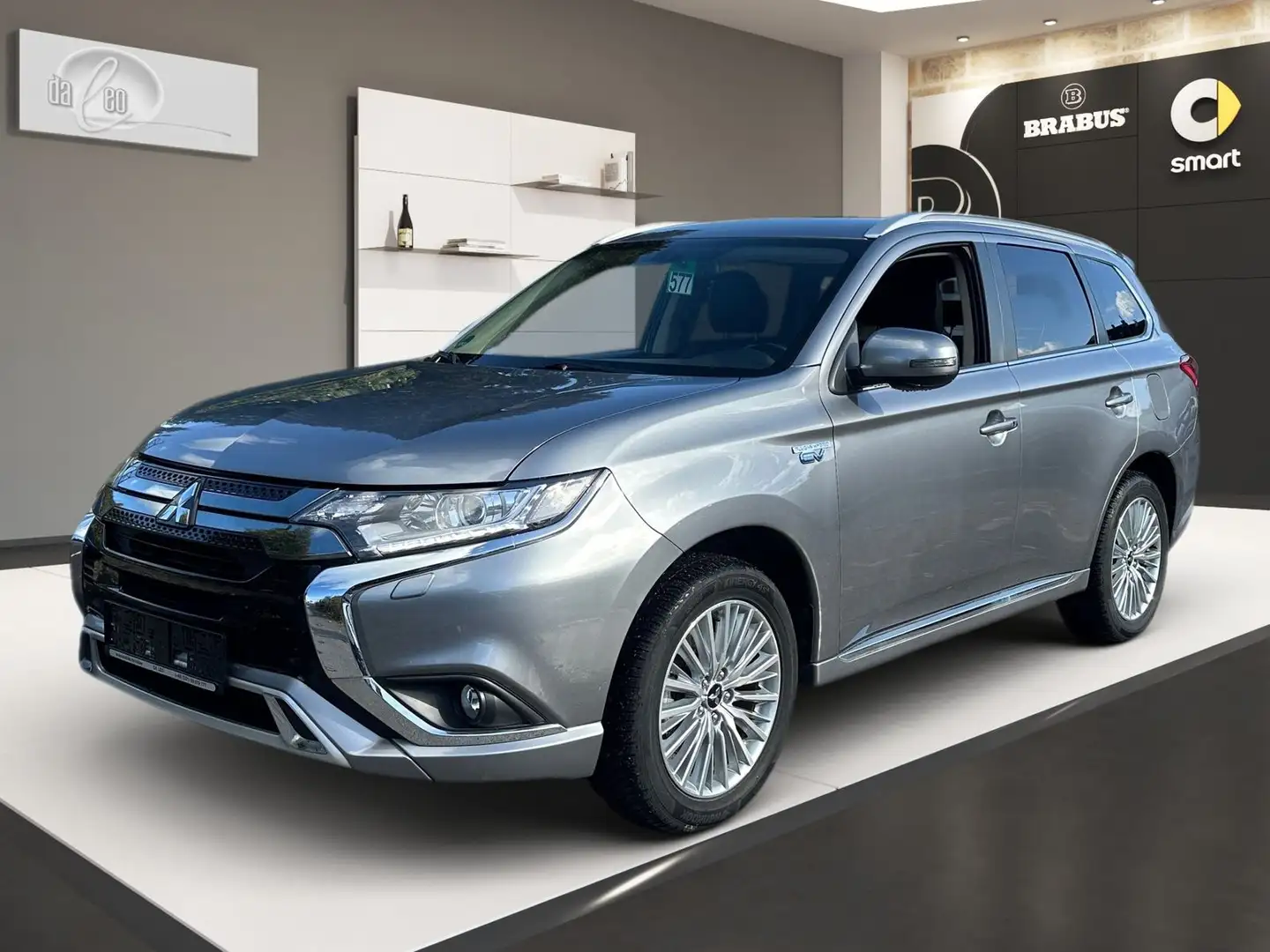 Mitsubishi Outlander PHEV Basis Spirit 4WD Kamera SHZ Navi Grijs - 1
