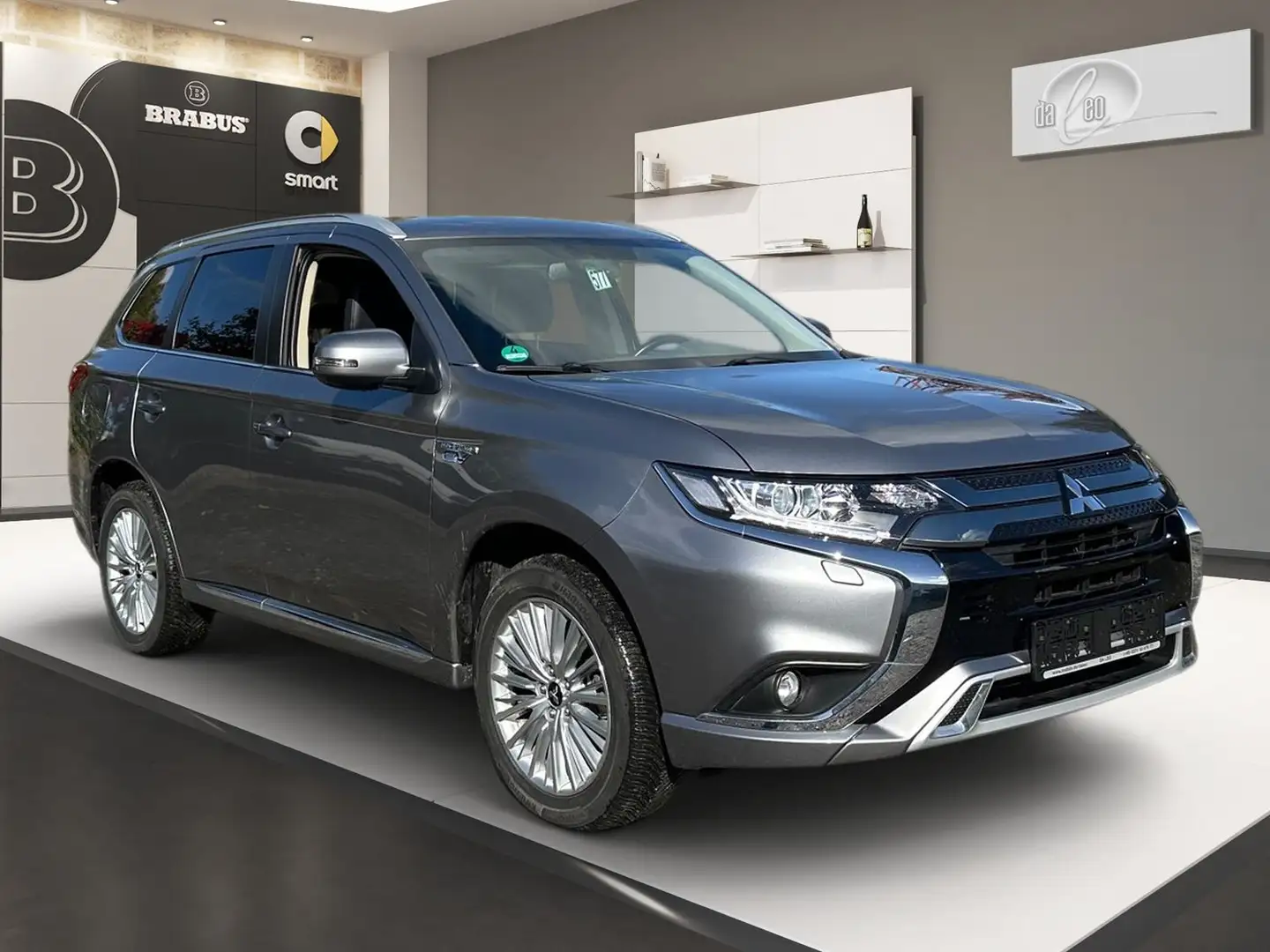 Mitsubishi Outlander PHEV Basis Spirit 4WD Kamera SHZ Navi Grijs - 2