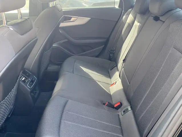Audi A4 view 8