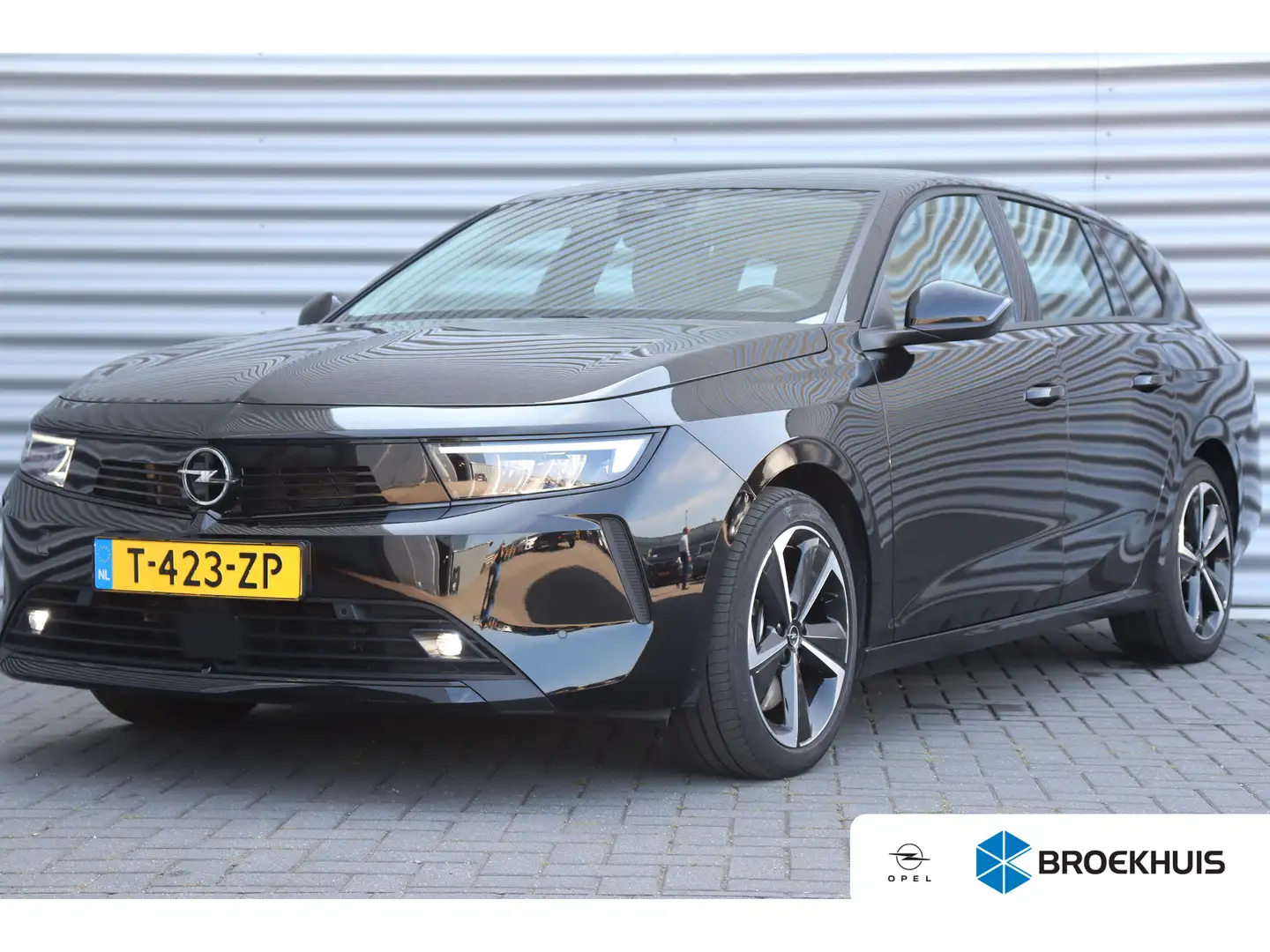 Opel Astra Sports Tourer 1.6 TURBO 180PK HYBRID AUTOMAAT / NA Zwart - 1