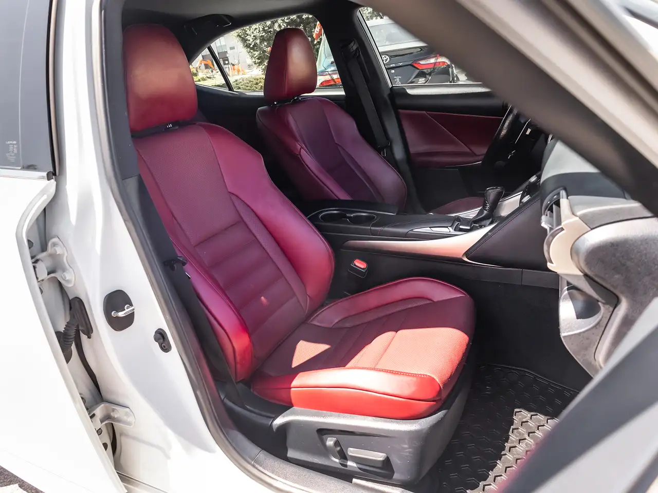 Lexus IS снимка Lexus IS