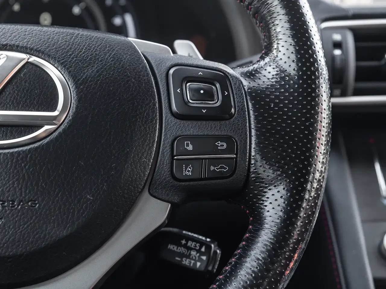 Lexus IS снимка Lexus IS