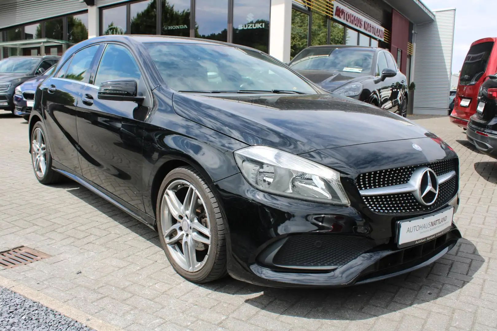 Mercedes-Benz A 180 AMG Sport Navi RFK 18" Sitzhz. Negro - 2