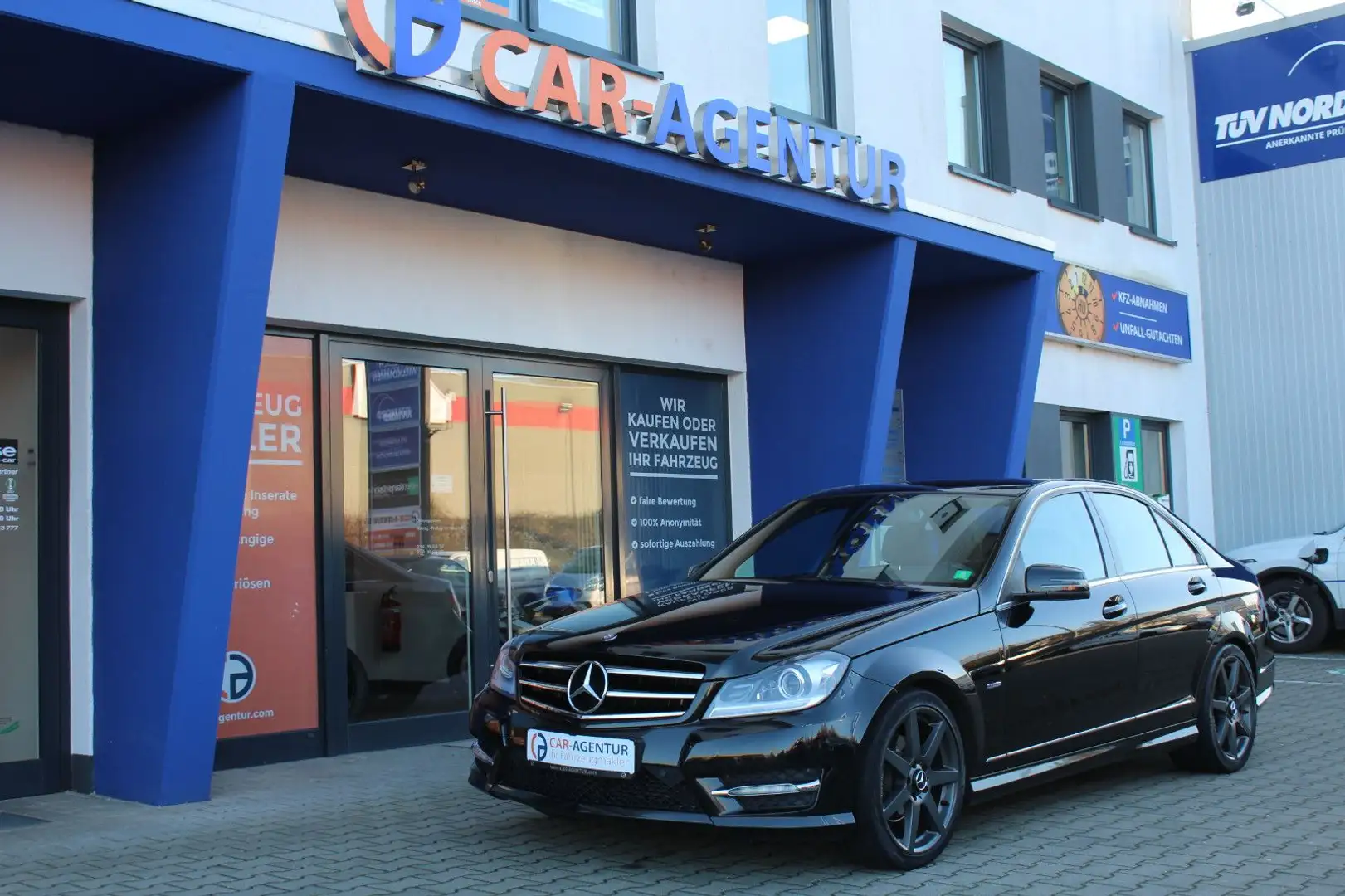 Mercedes-Benz C 250 C -Klasse Lim. C 250 CGI BlueEfficiency*AMG Line Schwarz - 1