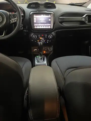 Jeep Renegade view 13