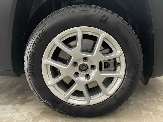Jeep Renegade view 15