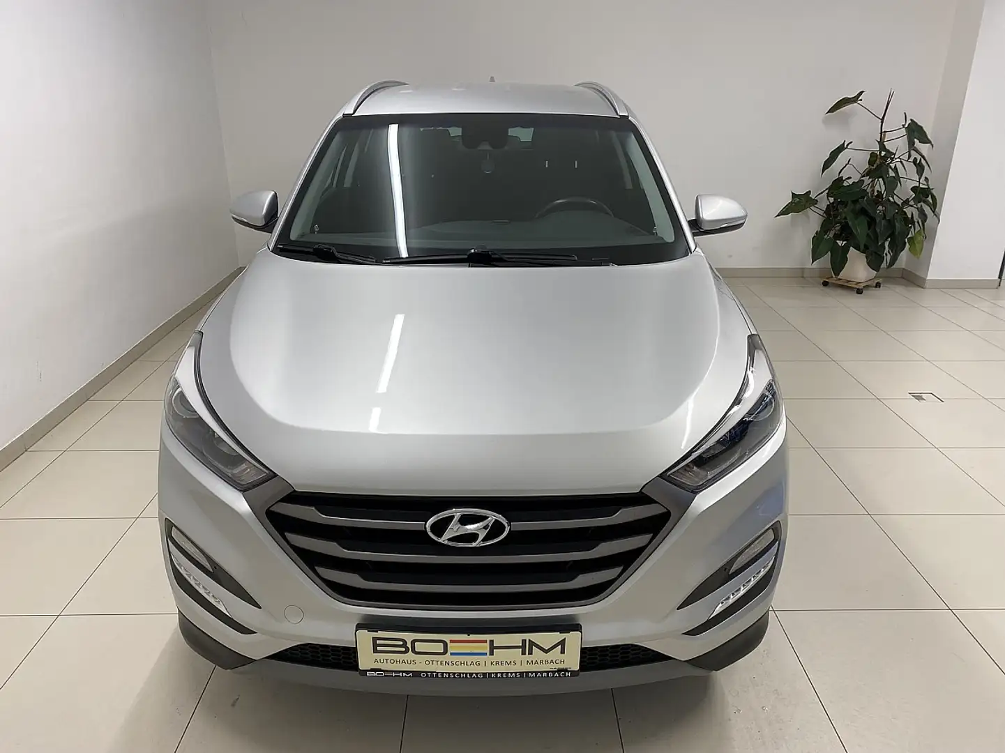 Hyundai TUCSON Tucson 136PS.TurboDiesel Allrad Automatik6 Grijs - 2