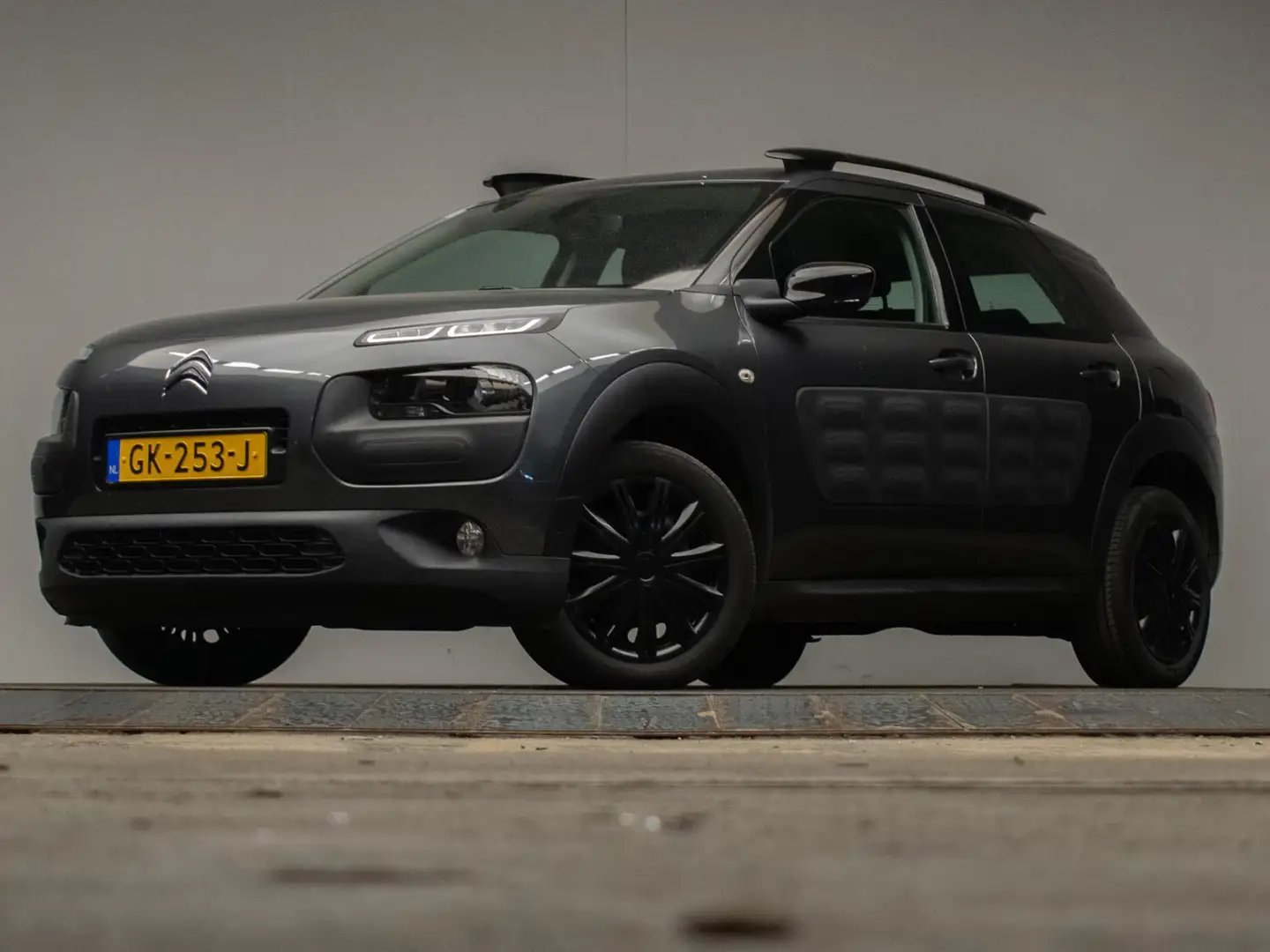 Citroen C4 Cactus 1.2 e-VTi Feel Sport (NAVI,CLIMATE,LED,DIGITAAL DA Grijs - 2