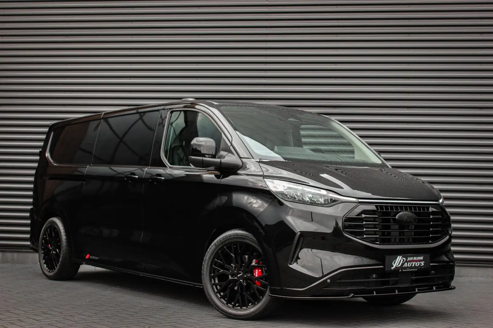 Ford Transit Custom 320 2.0 TDCI L2H1 Limited 170PK JB- EDITION / DRIV Zwart - 2