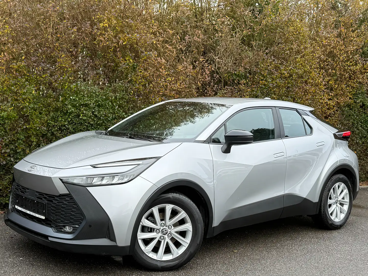 Toyota C-HR 1.8 Hybrid E-CVT+NAVI+CAMERA+GARANTIE 8 ANS+JANTES Grijs - 1