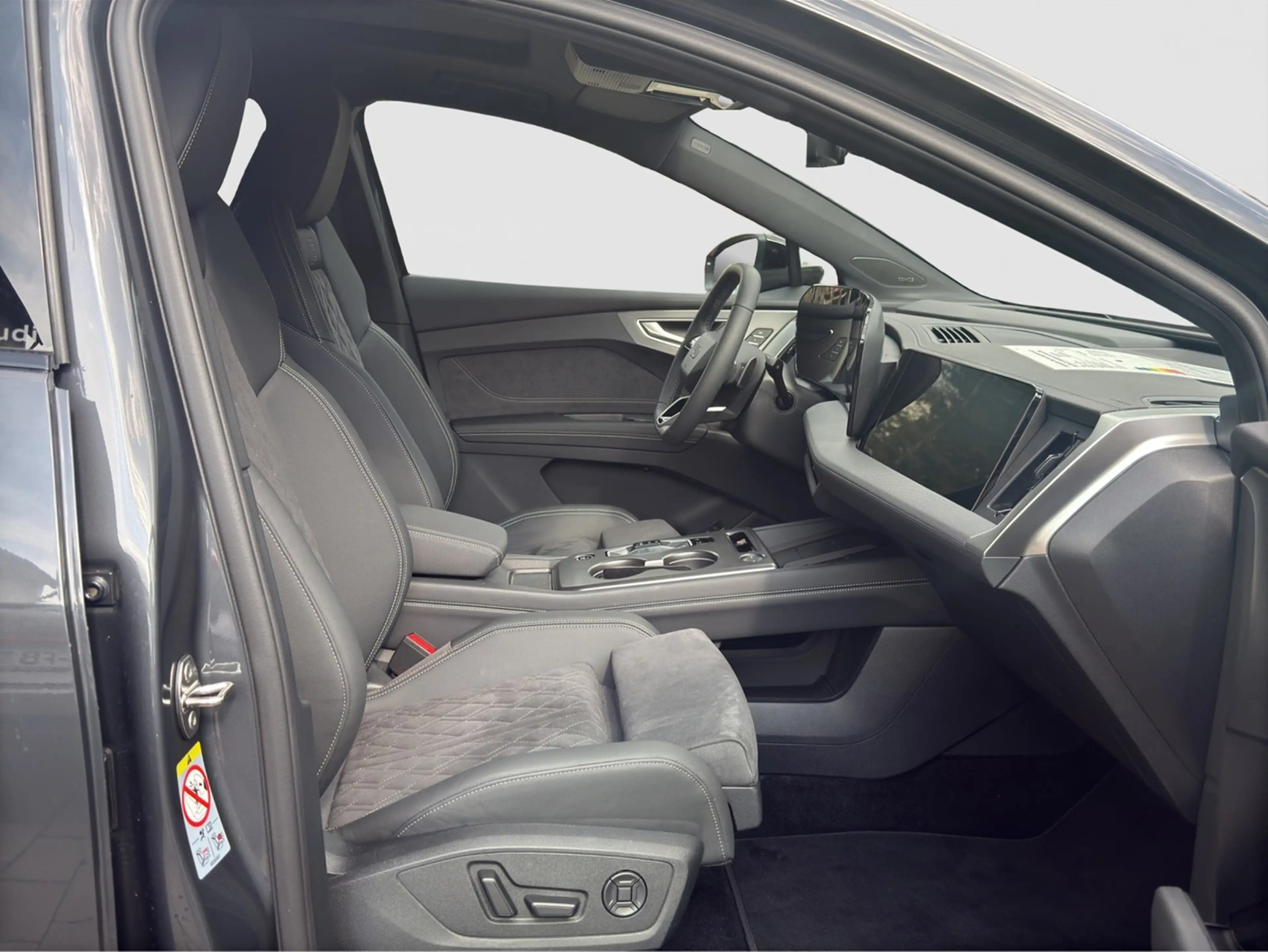 Audi e-tron quattro 220 kW FACELIFT; Tech Pro — photo 8
