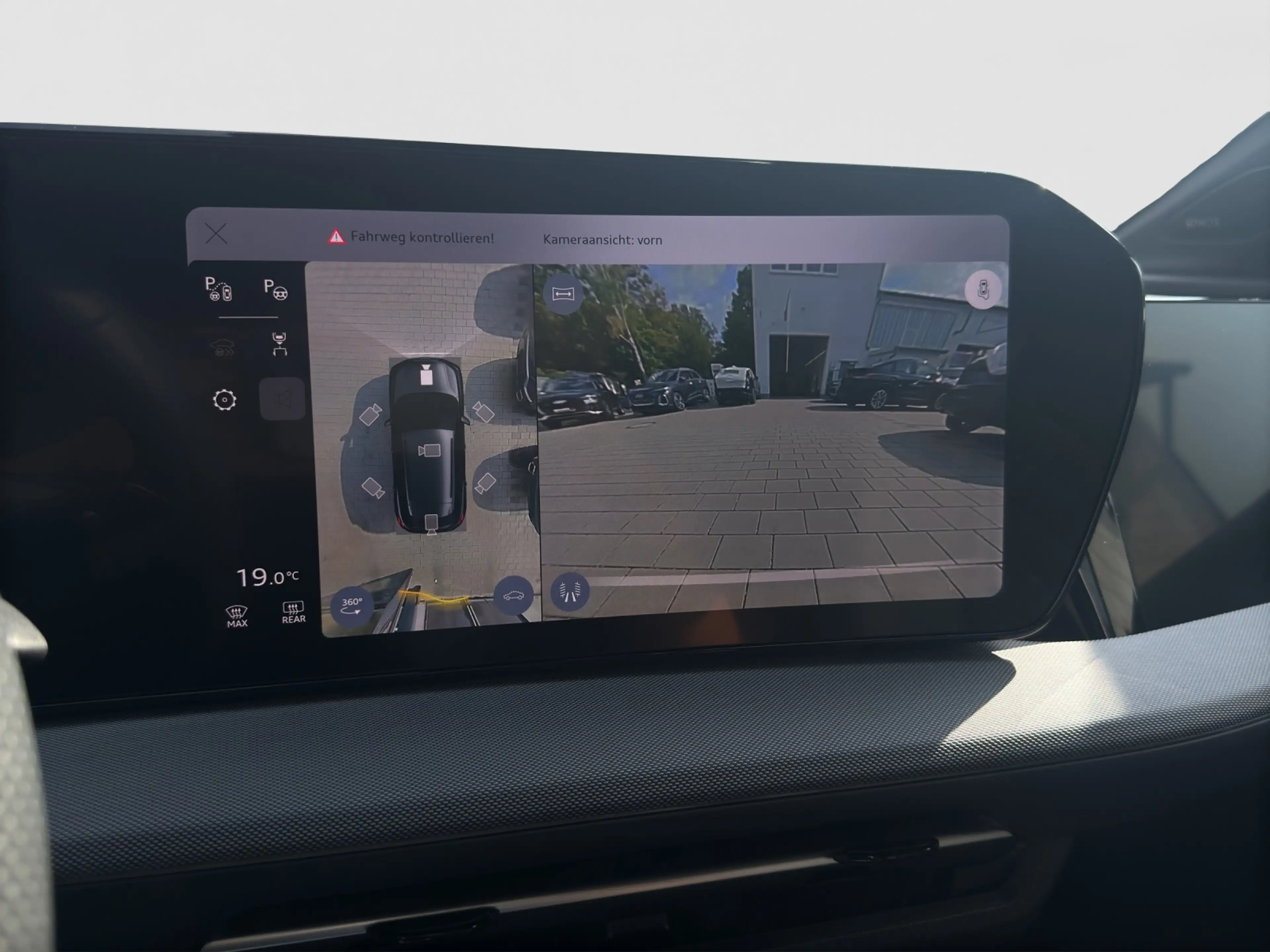 Audi e-tron quattro 220 kW FACELIFT; Tech Pro — photo 11