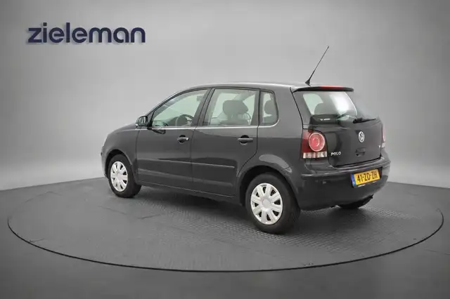 Volkswagen Polo view 3