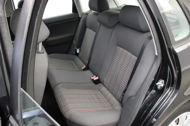 Volkswagen Polo view 6