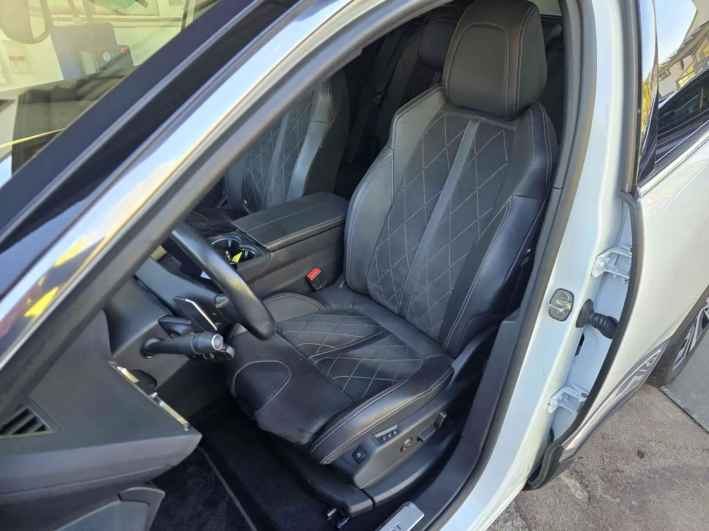 Peugeot 3008 BlueHDi 180 GT*LED*NAVI*KAMERA*PANO-DACH* Weiß - 2