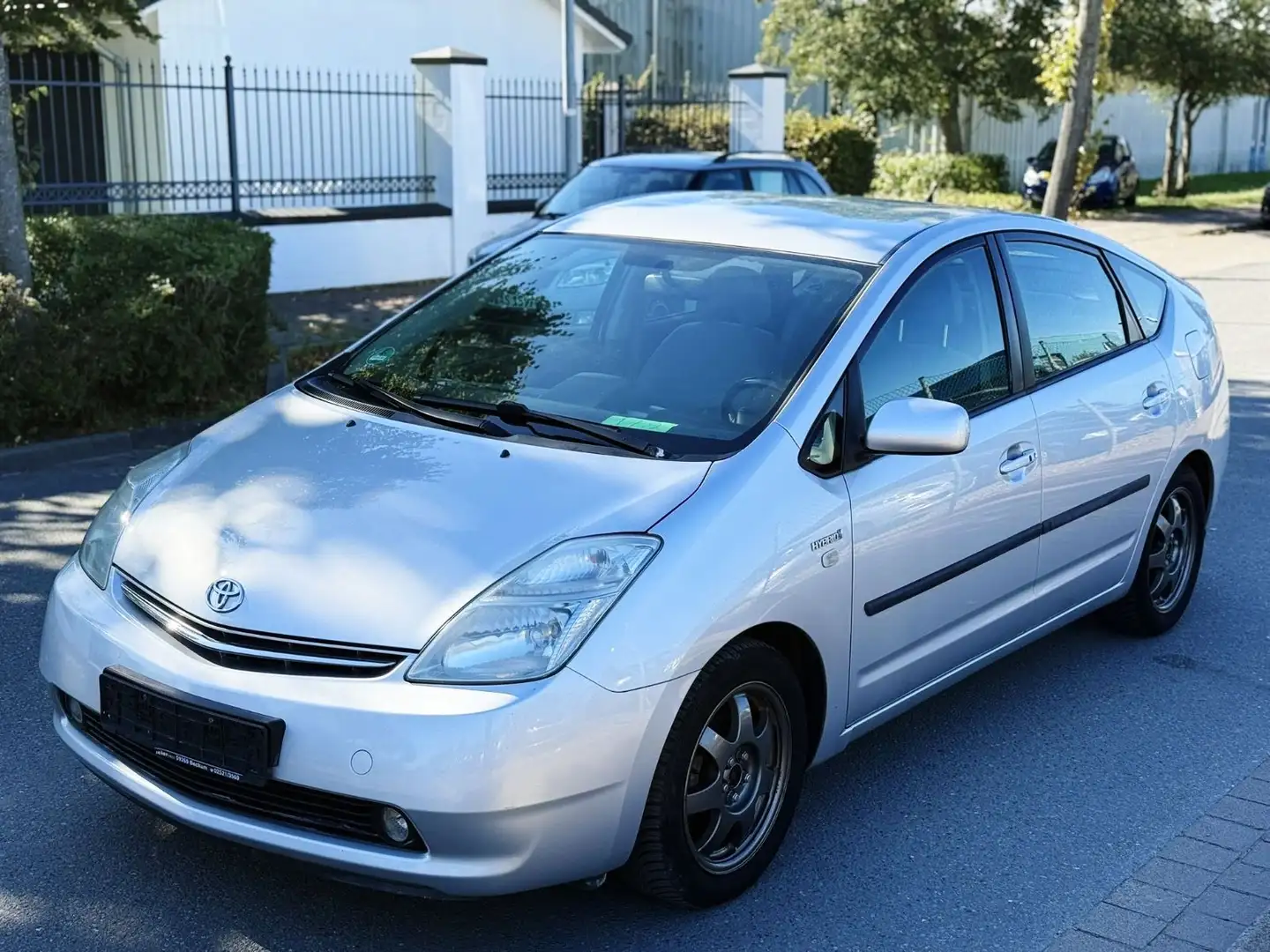 Toyota Prius Sol 1.5 Hybrid Tüv Neu Silber - 1