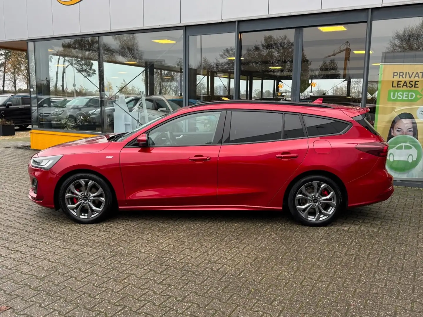 Ford Focus 1.0 Hybride ST Line X - 1e eigenaar - winterpakket Rood - 2