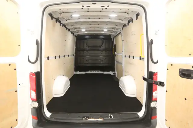 Volkswagen Crafter view 3