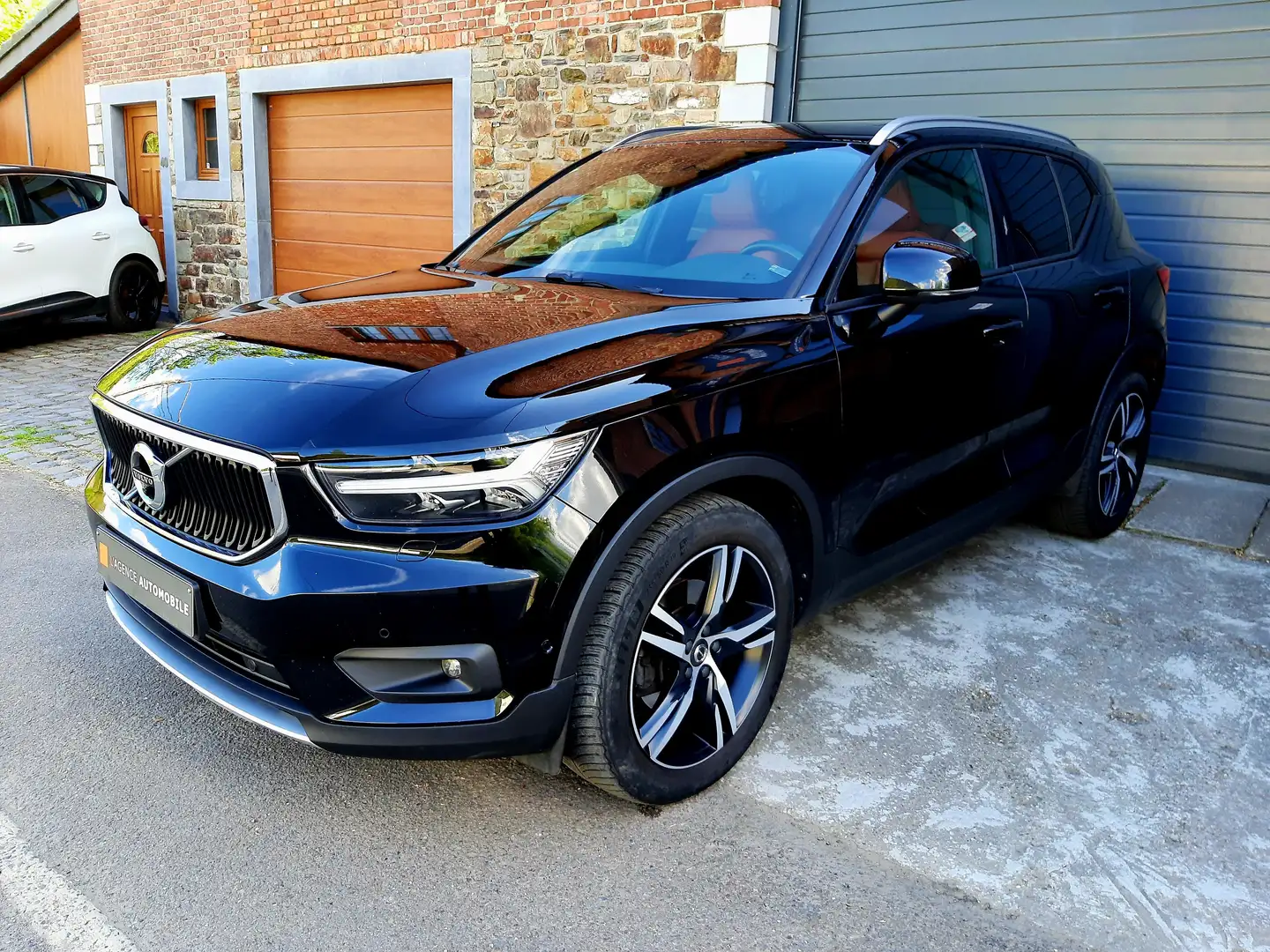 Volvo XC40 2.0 D4 AWD Launch Edition Geartronic - Garantie crna - 2