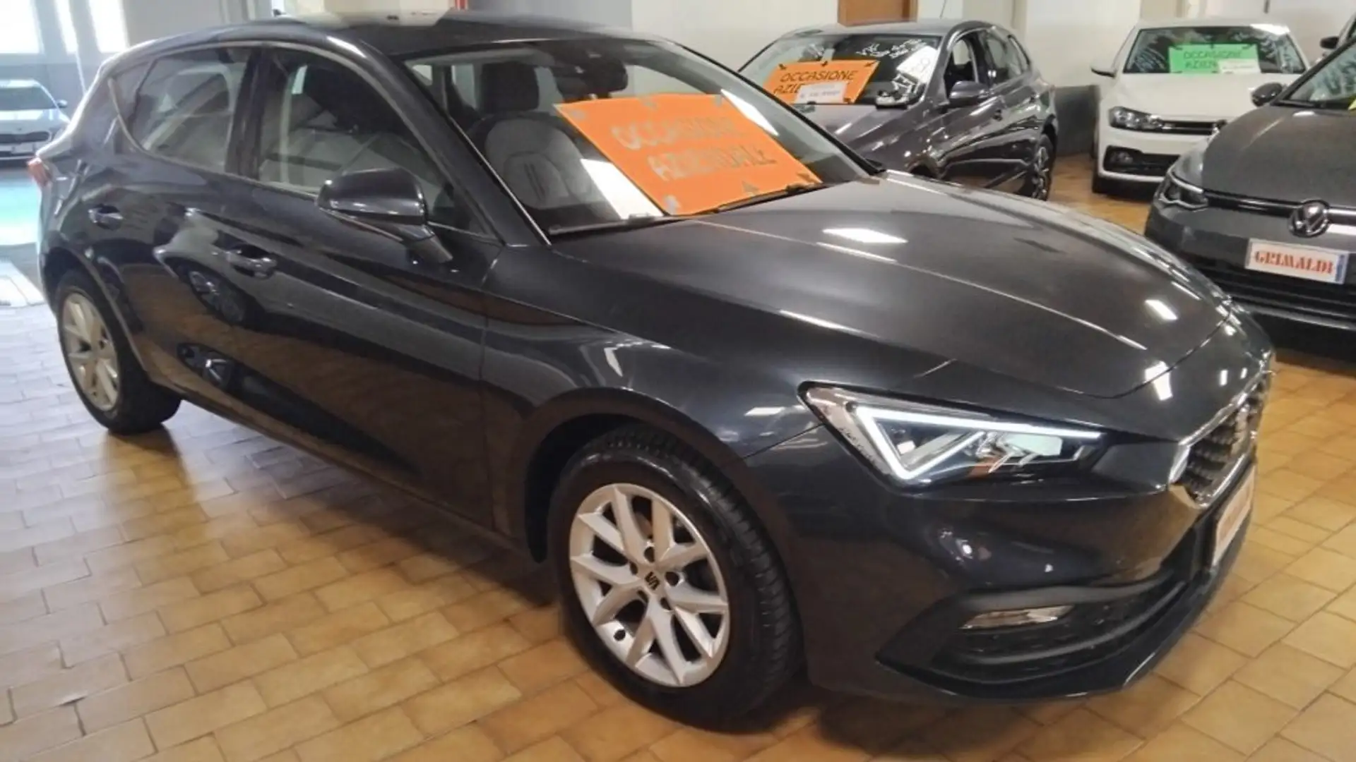 SEAT Leon 1.0 eTSI 110 CV DSG Style MILD HYBRID Gris - 1