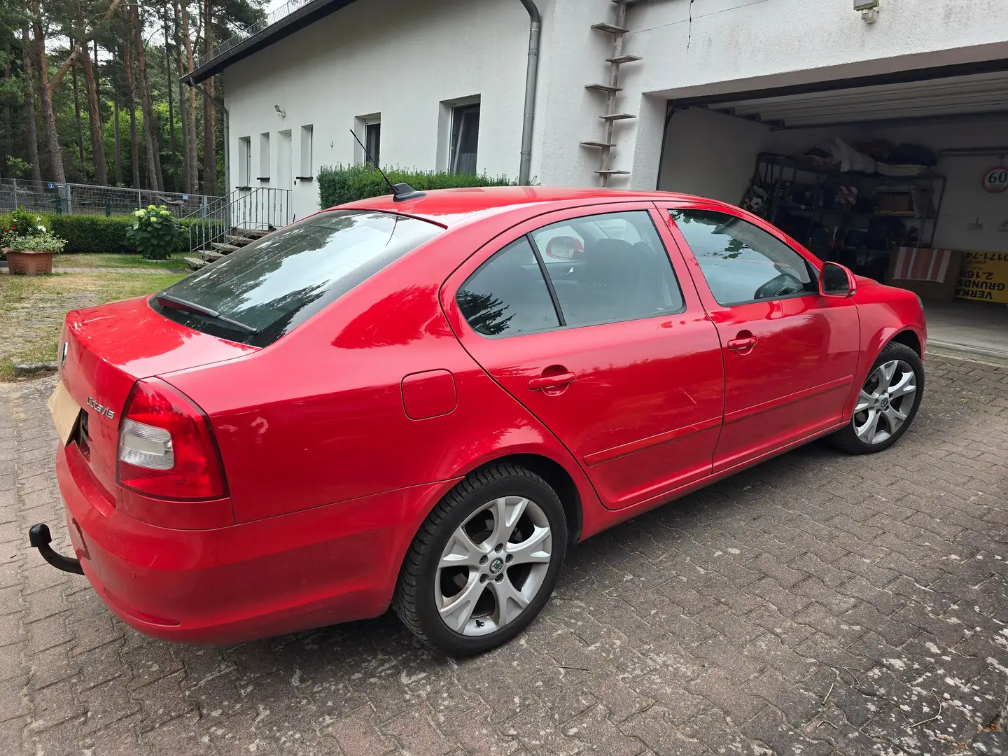 Skoda Octavia Octavia 1.6 TDI DPF DSG Elegance Rot - 1
