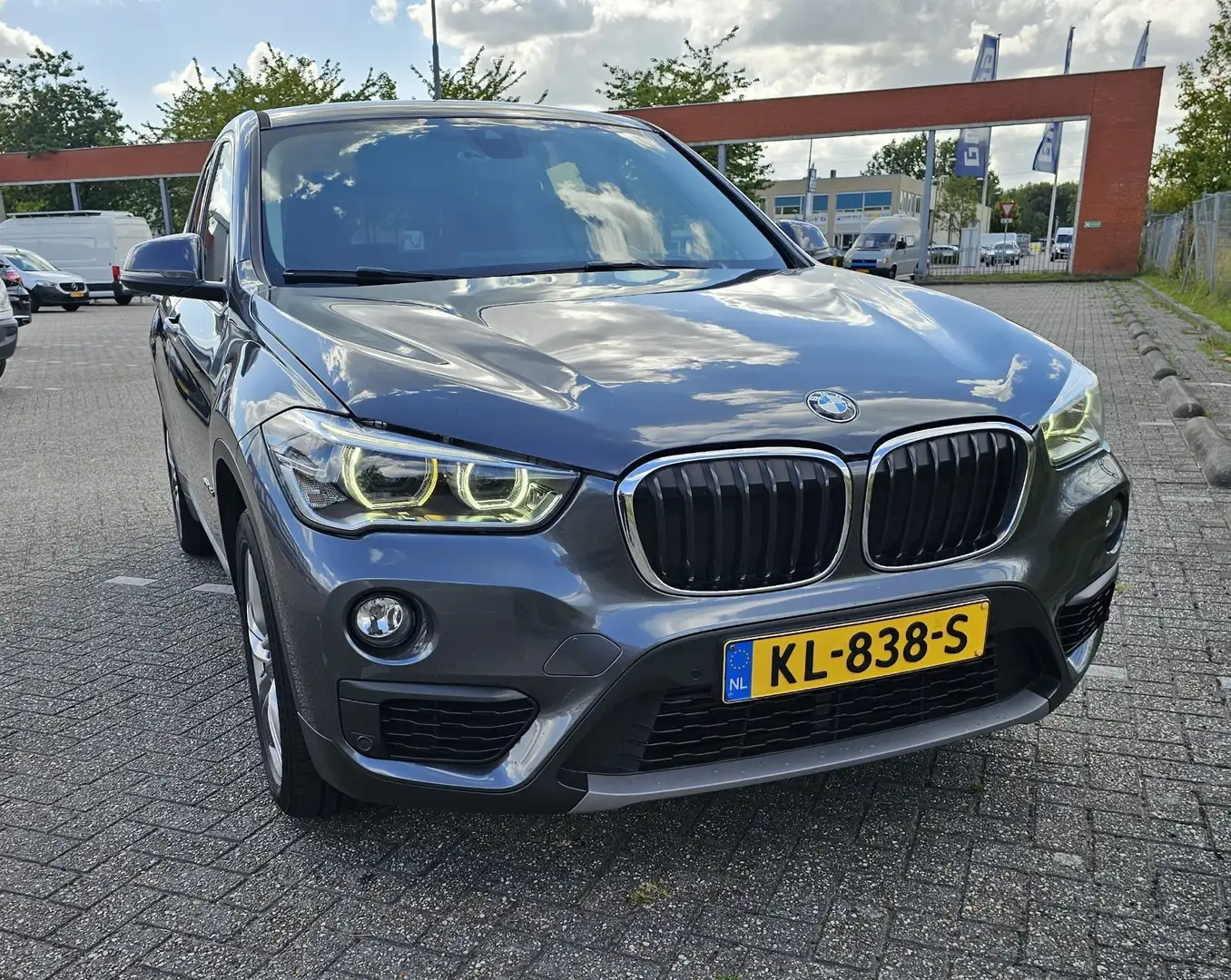 BMW X1 Cent.Executive Carplay/AndroidAuto Grijs - 2