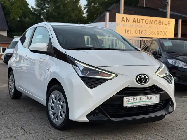 Toyota AYGO x-play *Kamera*Apple*Android*Sitzhz.*Klima*