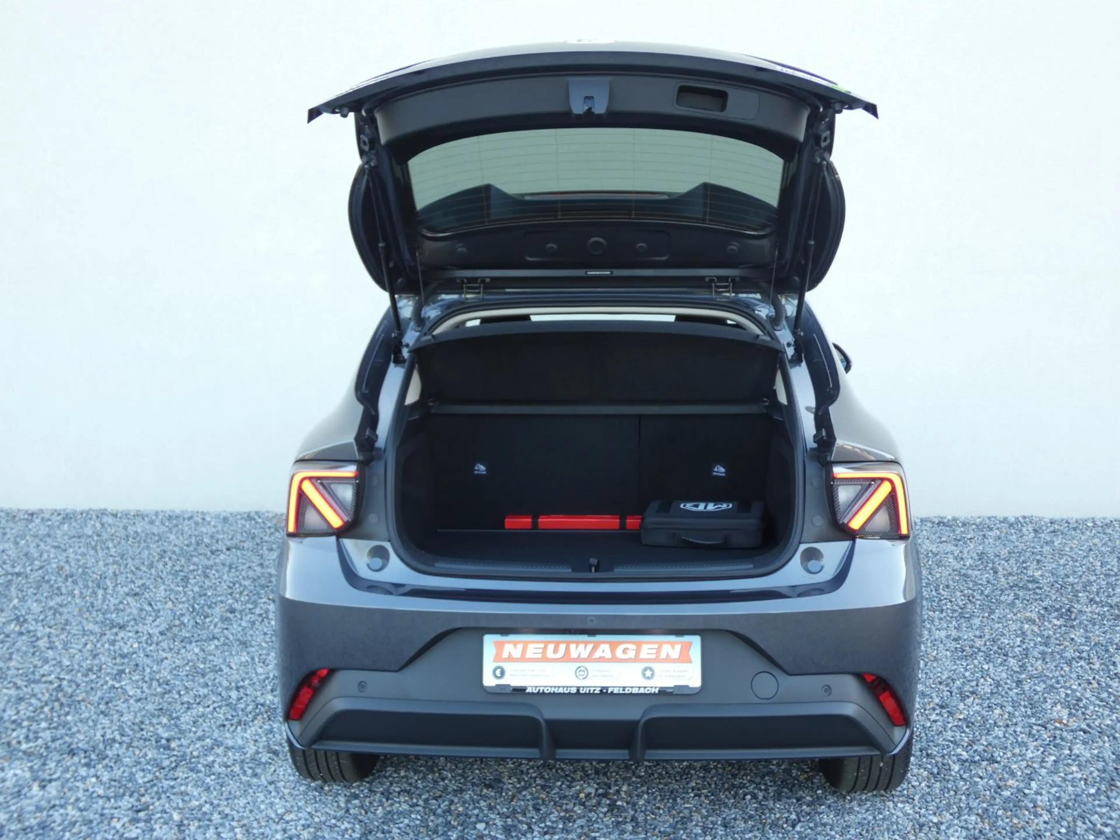 MG MG4 Urban Luxury 54kwh +Wärmep.+360°+LED+Fahras. — photo 10