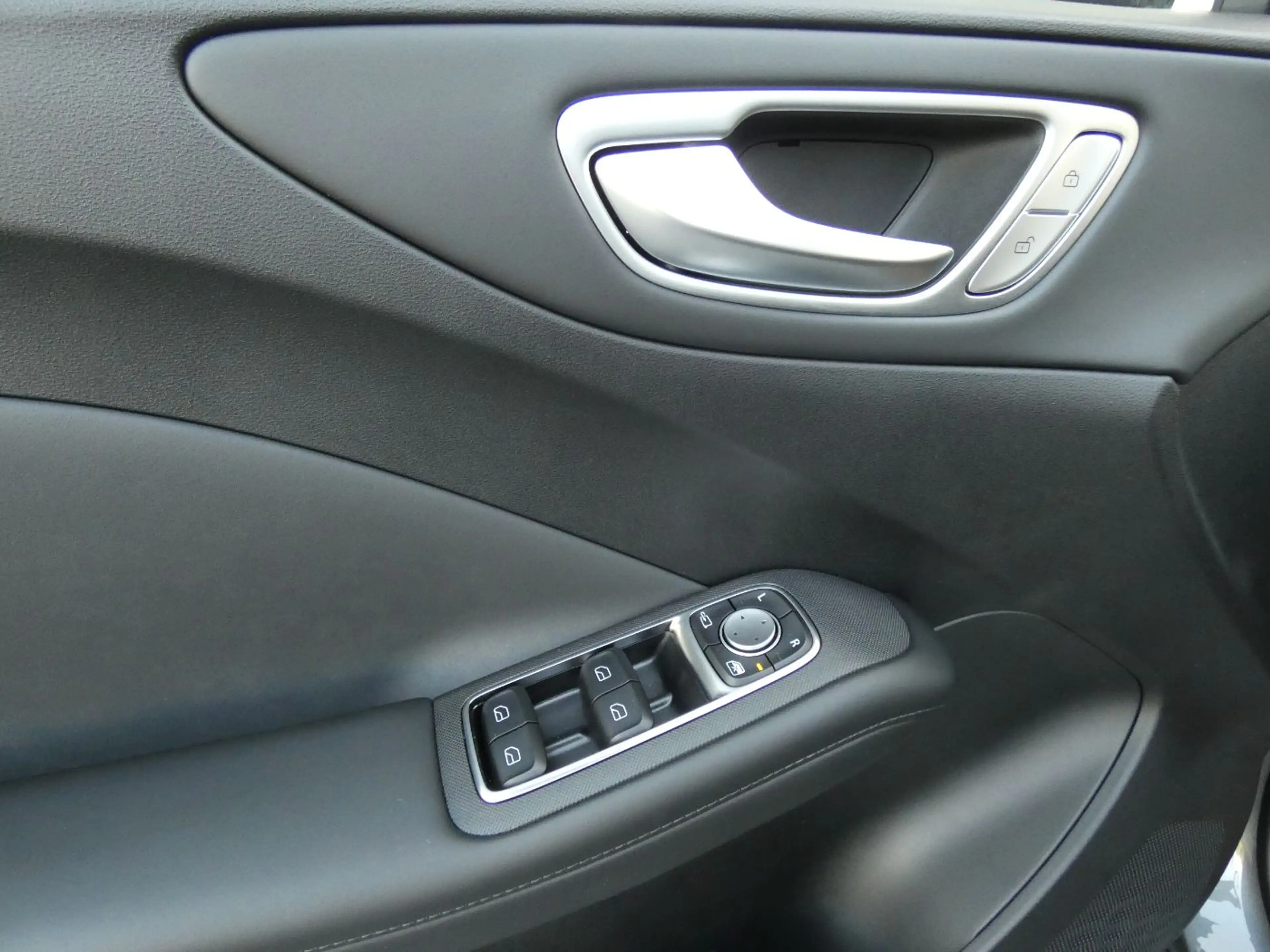 MG MG4 Urban Luxury 54kwh +Wärmep.+360°+LED+Fahras. — photo 14