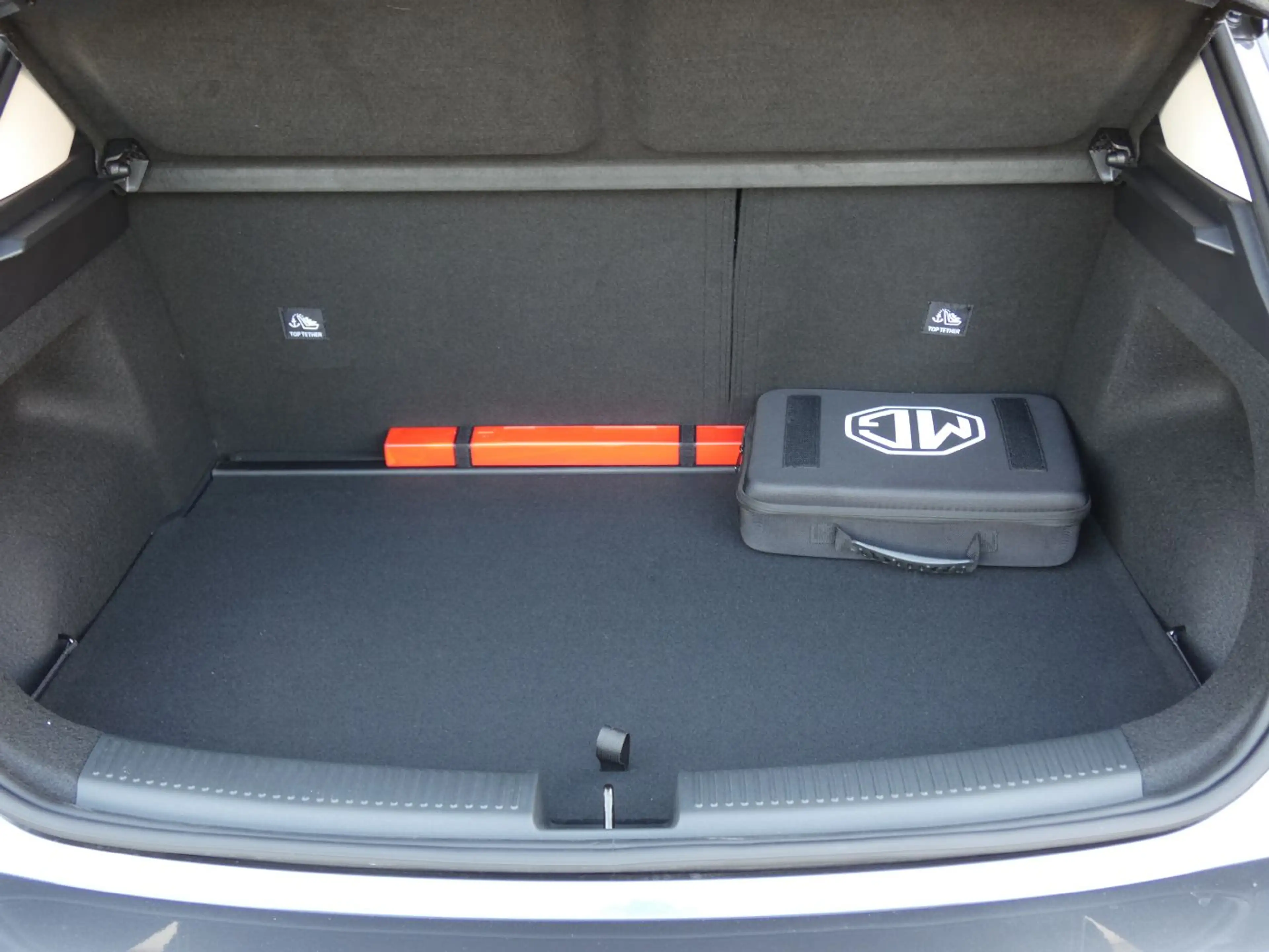 MG MG4 Urban Luxury 54kwh +Wärmep.+360°+LED+Fahras. — photo 11