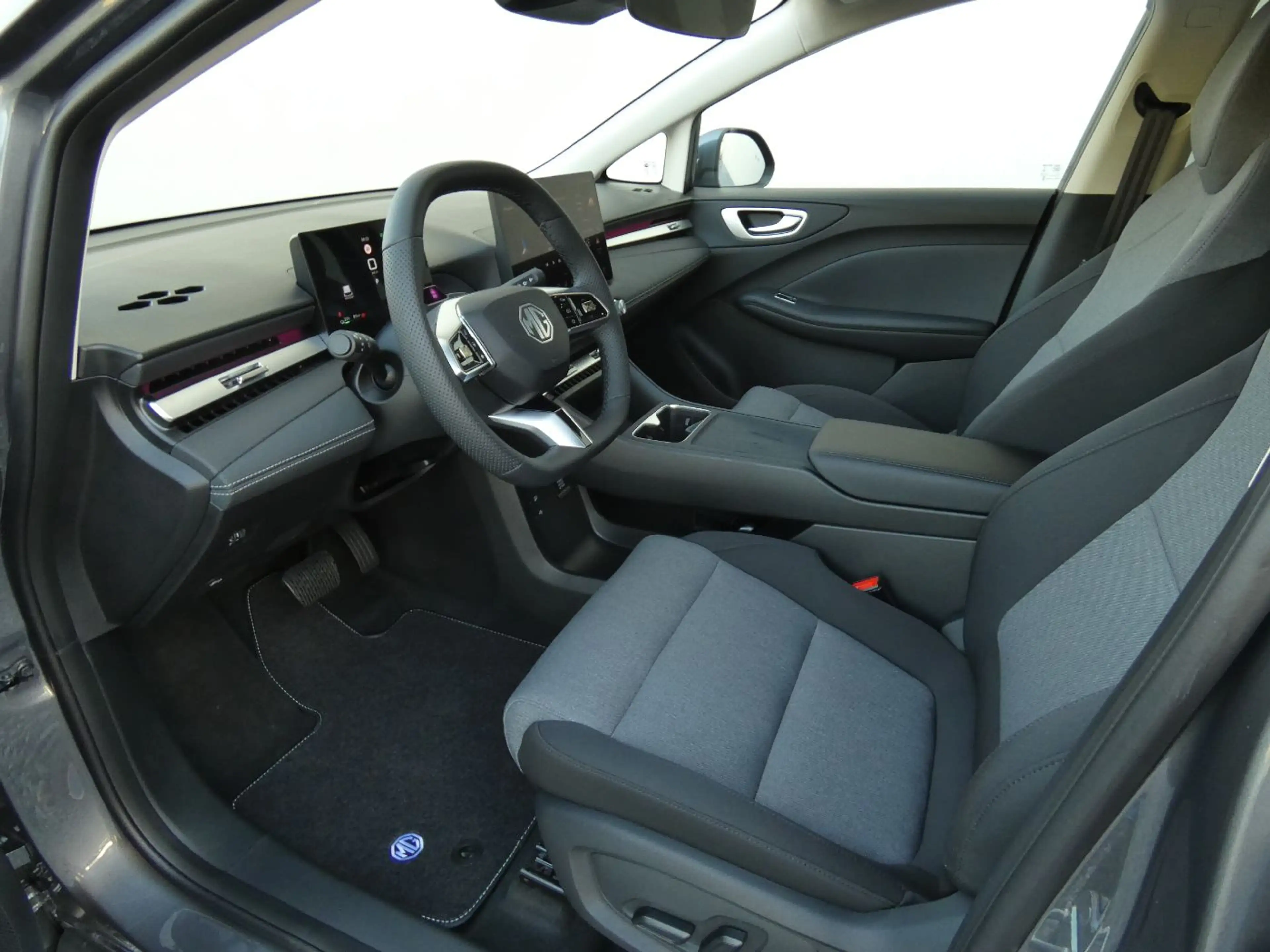 MG MG4 Urban Luxury 54kwh +Wärmep.+360°+LED+Fahras. — photo 12