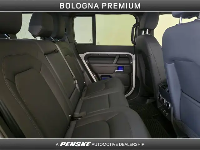 Land Rover Defender 110 view 5