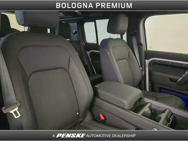 Land Rover Defender 110 view 14