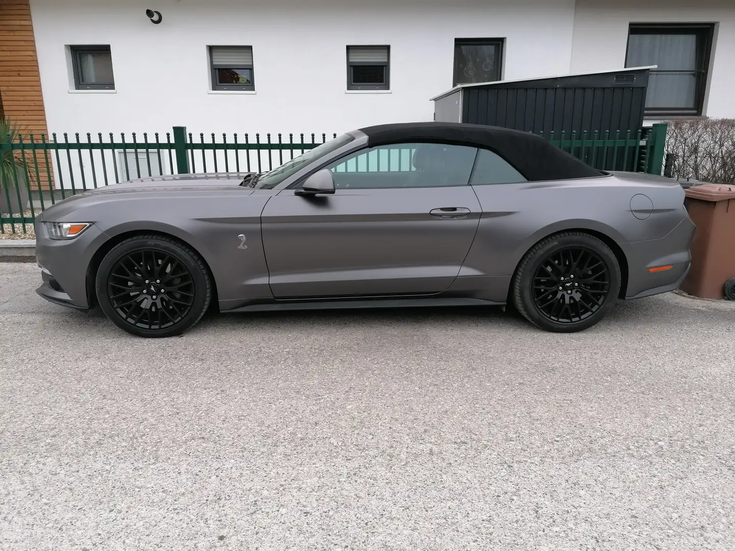 Ford Mustang Mustang 2,3 EcoBoost Cabrio Aut. Grau - 2