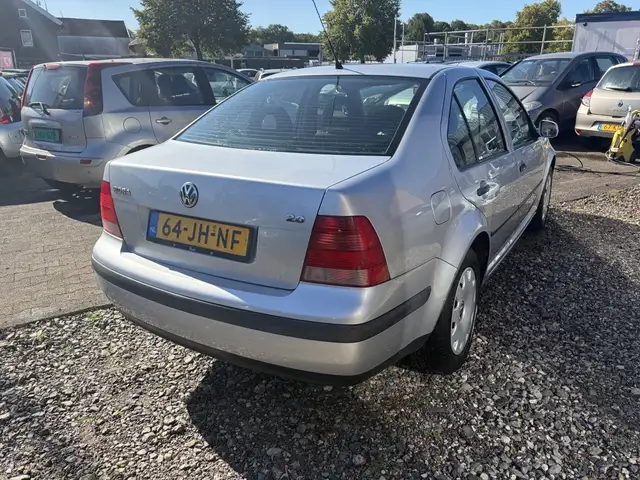 Volkswagen Bora view 4