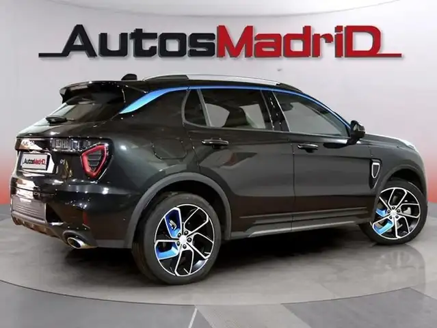Lynk & Co 01 view 3