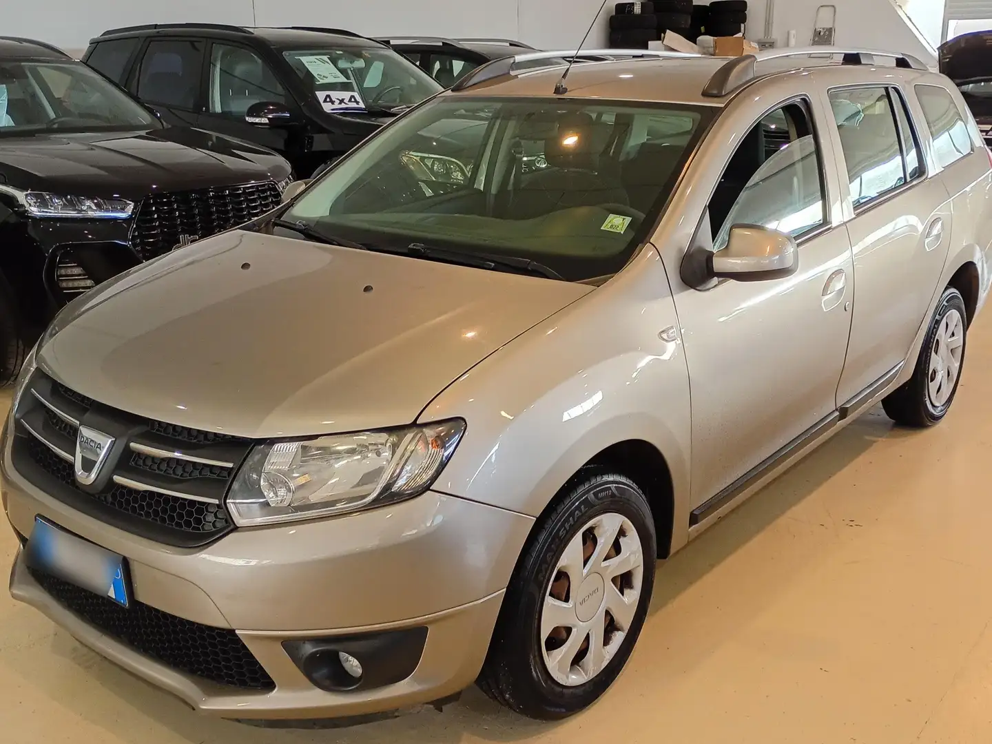 Dacia Logan 1.4 GPL/Benzina Goud - 1
