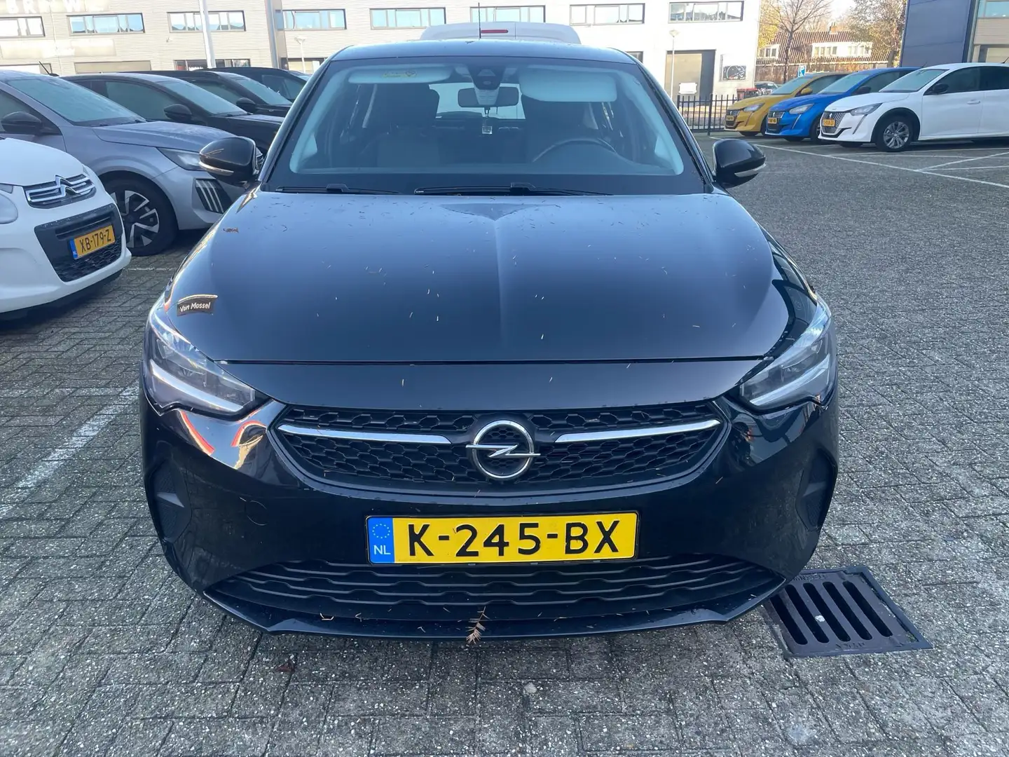 Opel Corsa 1.2 Edition Schwarz - 2