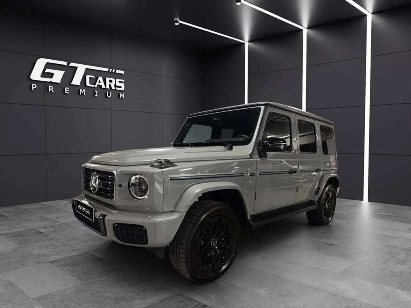 Mercedes-Benz G 580 Gris - 1