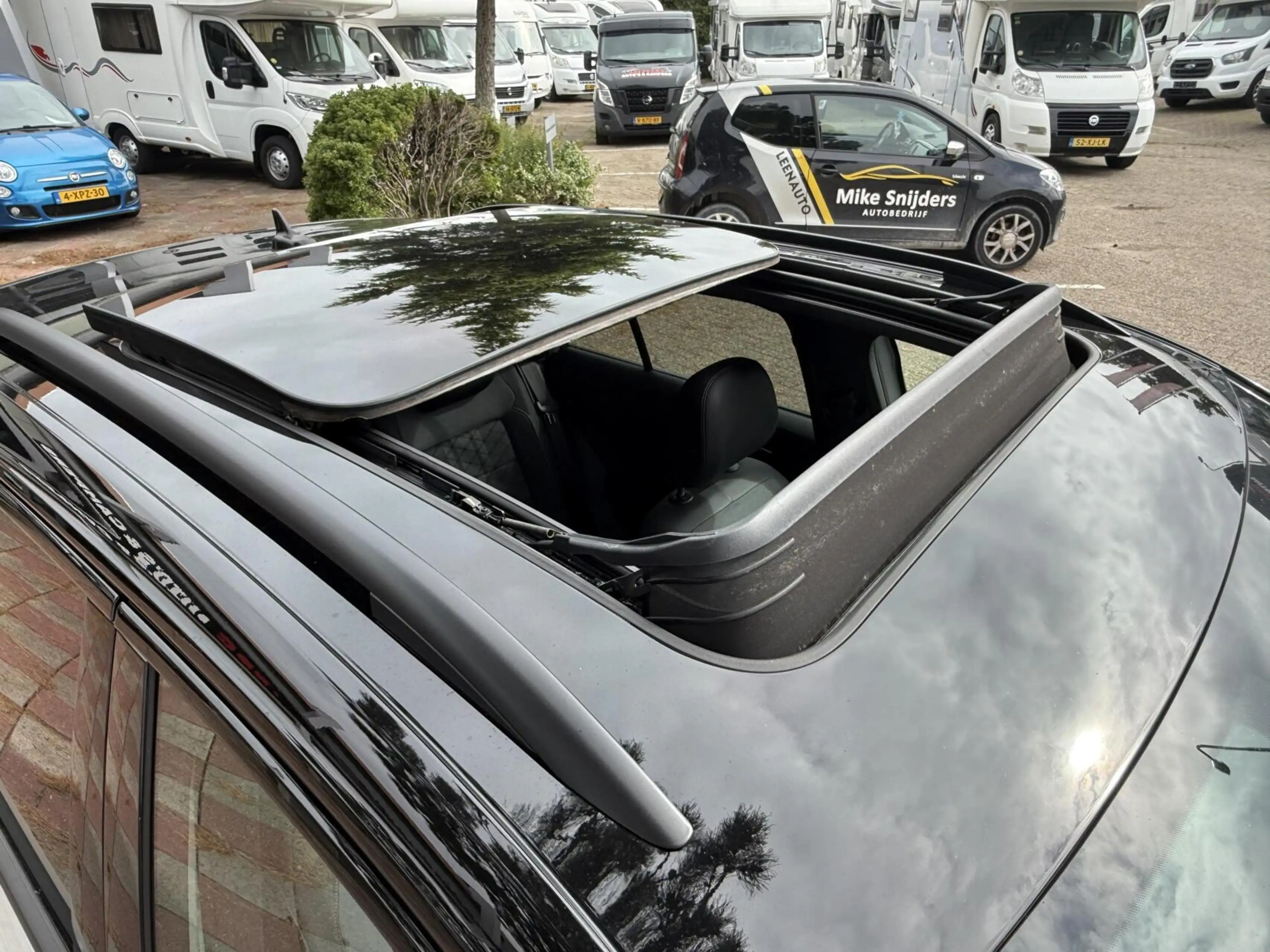 Volkswagen T-Roc 1.5 TSI R-Line panodak Beats audio — photo 9
