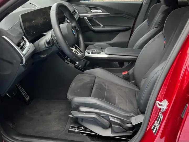 BMW X2 2025, foto 21